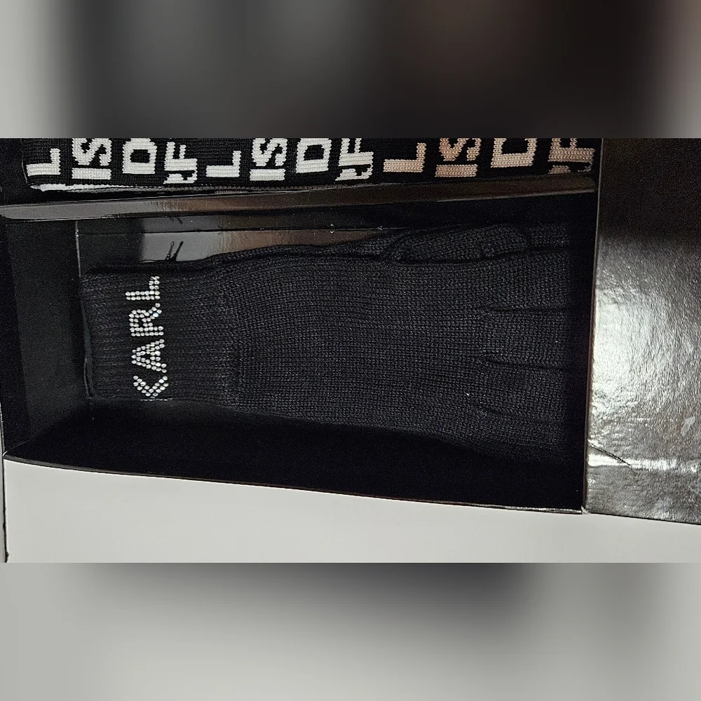 NWT Karl Lagerfeld Beanie, Scarf And Gloves Set. Black And White Logo W/ Box - Picture 2 of 5